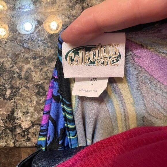 Collections, etc. size large top - Picture 4 of 4